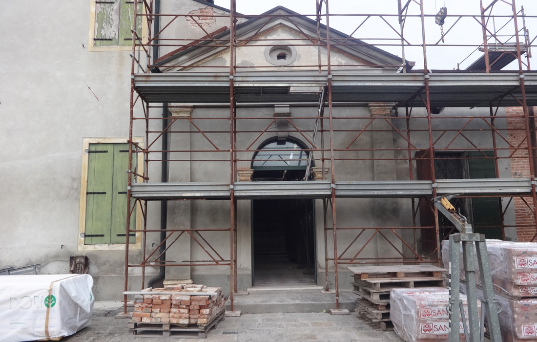 Restauro del tetto di una chiesa ad Anguillara Veneta