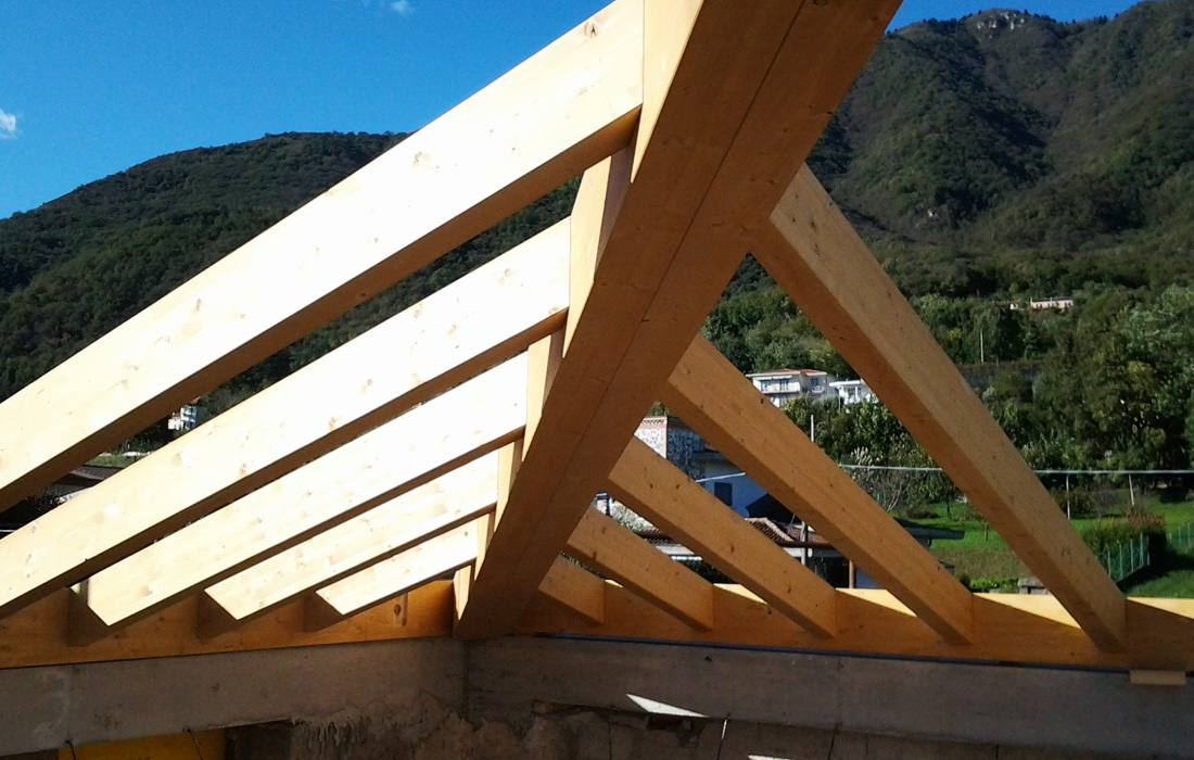 Realizzazione e posa di una copertura in legno lamellare a Santorso (VI)