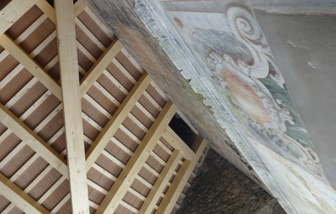 Restauro del tetto di una chiesa ad Anguillara Veneta