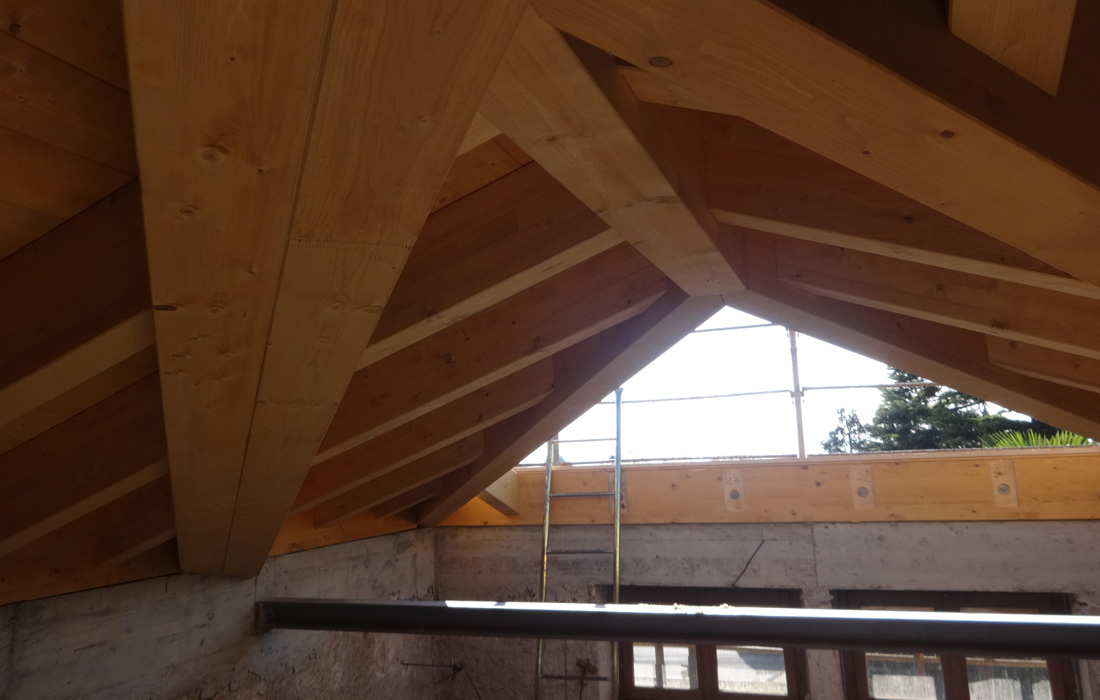 Realizzazione e posa di una copertura in legno lamellare a Santorso (VI)