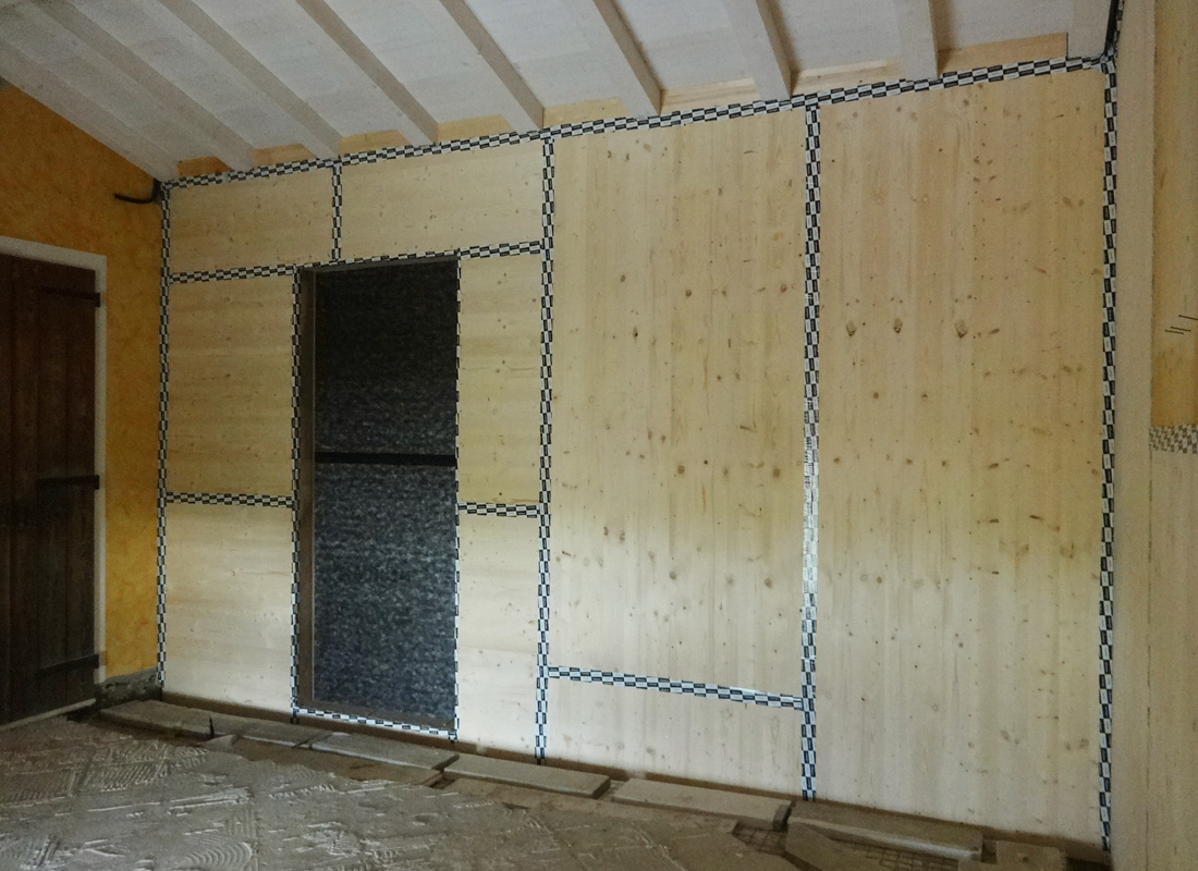 Fornitura e posa di copertura e pareti a telaio di un ampliamento residenziale a Tribano (PD)